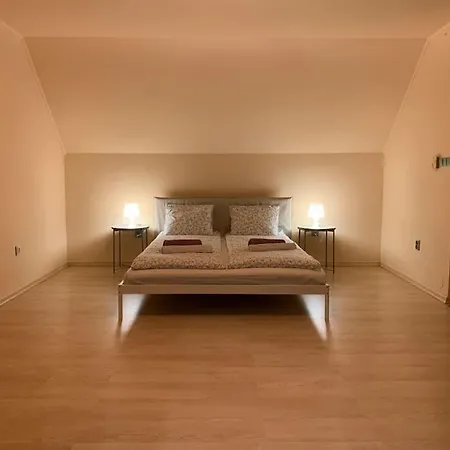 For 20 People With Jacuzzi And Large Pool
