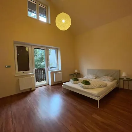 For 20 People With Jacuzzi And Large Pool *