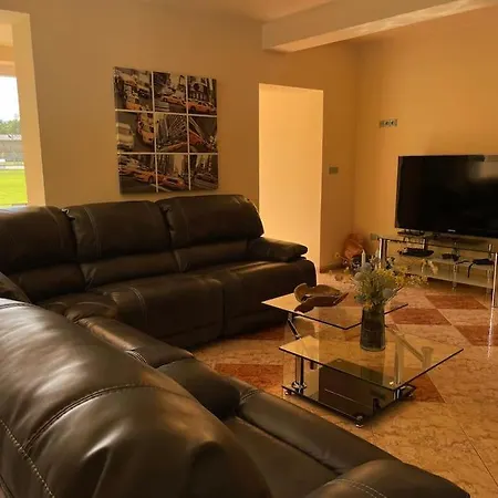 For 20 People With Jacuzzi And Large Pool Villa *