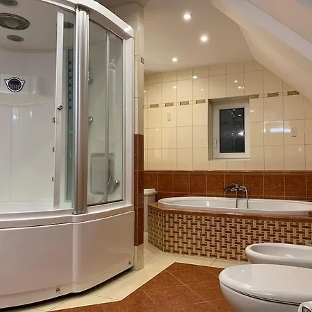 Villa For 20 People With Jacuzzi And Large Pool *
