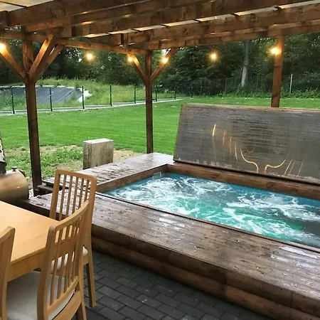 For 20 People With Jacuzzi And Large Pool